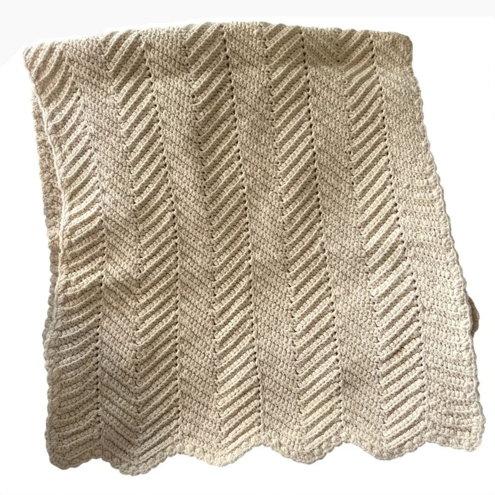 Handmade Crochet Baby Blanket Cream Off White Chevron Ripple Scalloped Edge Knit